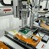Robot de fixation BBA Auto Vis avec mangeoire à deux vis et têtes de tournevis double pour un ensemble simultané à deux vis