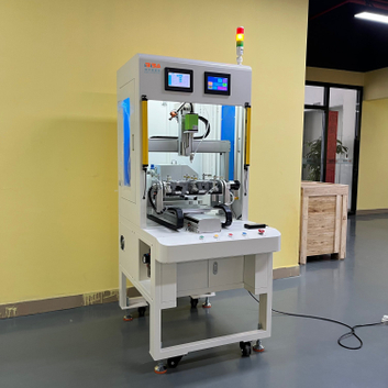 Système avancé de conduite à vis de servo avec un changeur de bière pour l'assemblage de périphériques intelligents