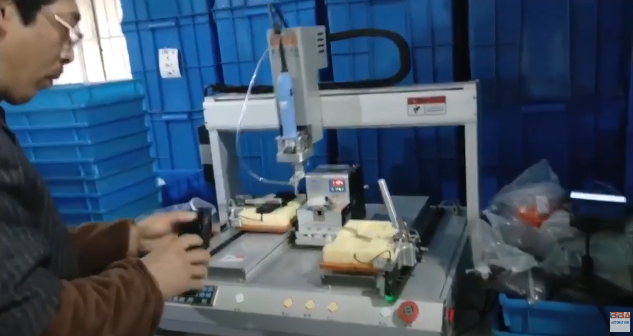 Robot de fixation à vis pour la production de masse, distributeur de vis automatiques pour l'éclairage extérieur, fournisseur de Chine