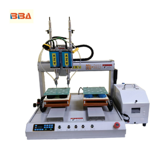 Machine de vissage entièrement automatique à double servo personnalisée avec fixation synchrone à deux stations ; Équipement d'assemblage pour boîtiers en plastique (empêche les filetages dénudés et les fissures)