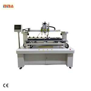 Machine de verrouillage à vis à 3 axes de style armoire conçue sur mesure ; machines de vissage synchrones multiaxes pour divers boîtiers en plastique de forme irrégulière