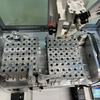 Machine de distribution entièrement automatique sur pied pour le revêtement conforme des PCB et l'empotage de scellage des modules de batterie à nouvelle énergie