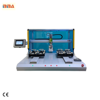 Machine à visser entièrement automatique de haute précision pour serrures de porte ; équipement de serrage par aspiration pour petites vis; équipé d'une barrière immatérielle de sécurité.