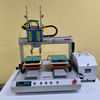 Machine de vissage entièrement automatique à double servo personnalisée avec fixation synchrone à deux stations ; Équipement d'assemblage pour boîtiers en plastique (empêche les filetages dénudés et les fissures)