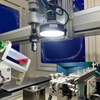 Machine d'assemblage d'inserts filetés entièrement automatique avec inspection visuelle CCD, alimentation automatique, serrage de précision avec vérification du siège et capuchon d'assemblage anti-désalignement/anti-déformation