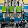 Machine d'assemblage d'insertion de filetage de vision à 3 têtes à portique, machine d'insertion automatique d'hélicoptère pour le moulage sous pression de nouvelles énergies