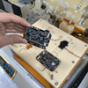 Robot de vissage à double servo de bureau personnalisé ; visseuse à double station à grande vitesse pour boîtiers en plastique de télécommande de petits appareils électroménagers ; Machine à visser les circuits imprimés.